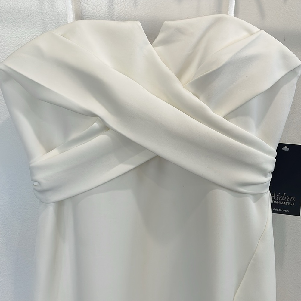 NWT Aidan Mattox cream strapless crepe wedding feminine formal dress. Size 0 - Picture 4 of 12